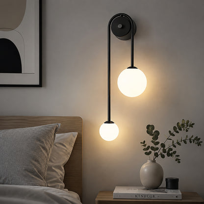Applique murale chambre noire au dessus chevet double globe design