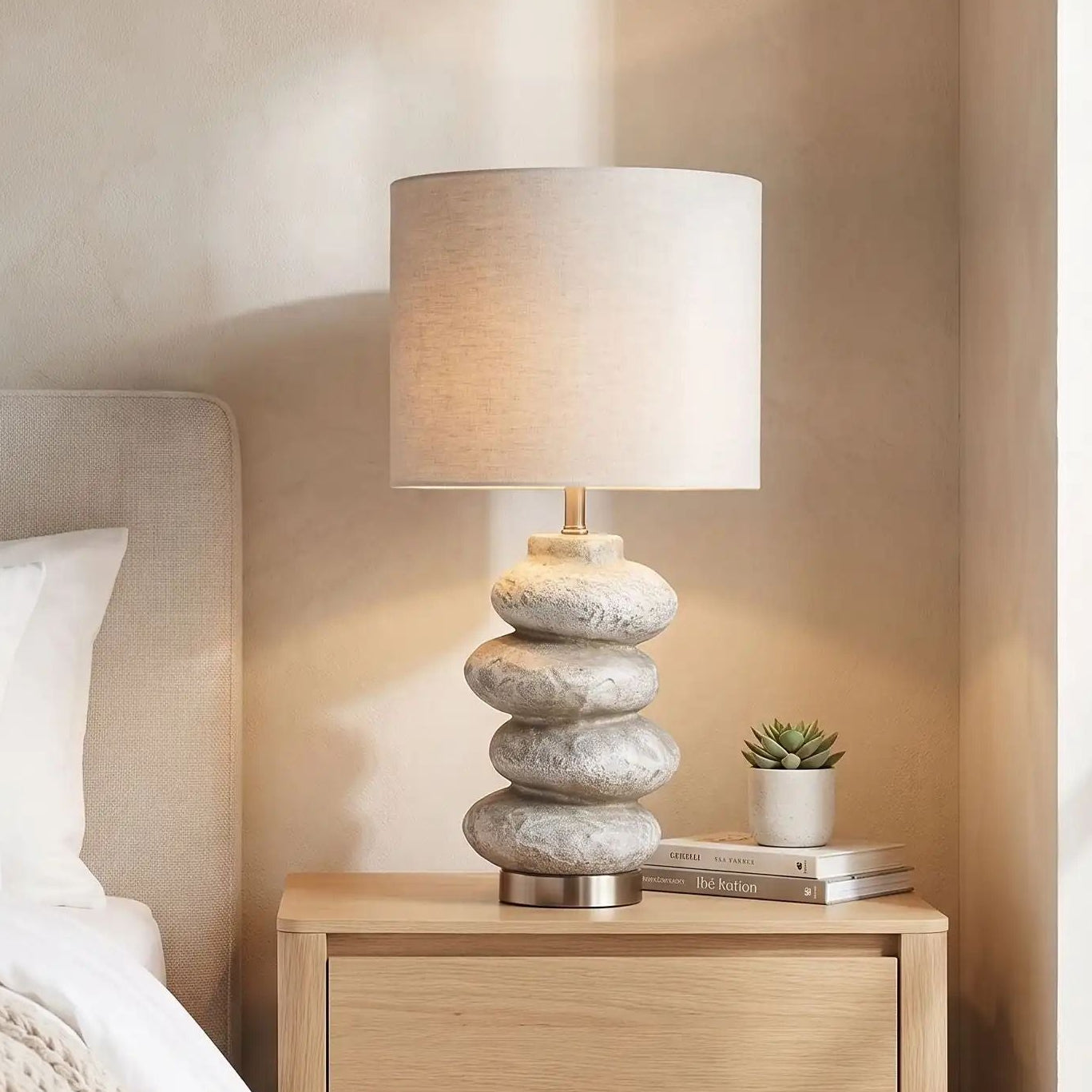 Lampe de chevet chambre vu rapproche galet wabi sabi