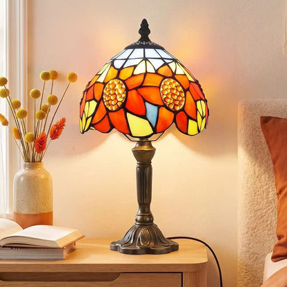 Lampes à poser chevet vu rapproche style tiffany aux motifs de tournesols colores