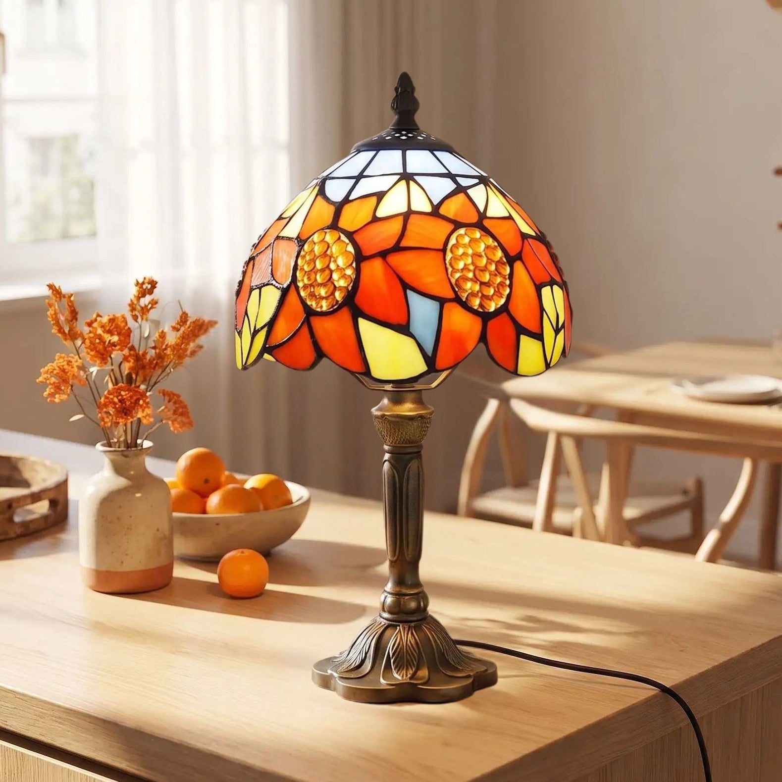 Lampes à poser comptoir vu rapproche style tiffany aux motifs de tournesols colores