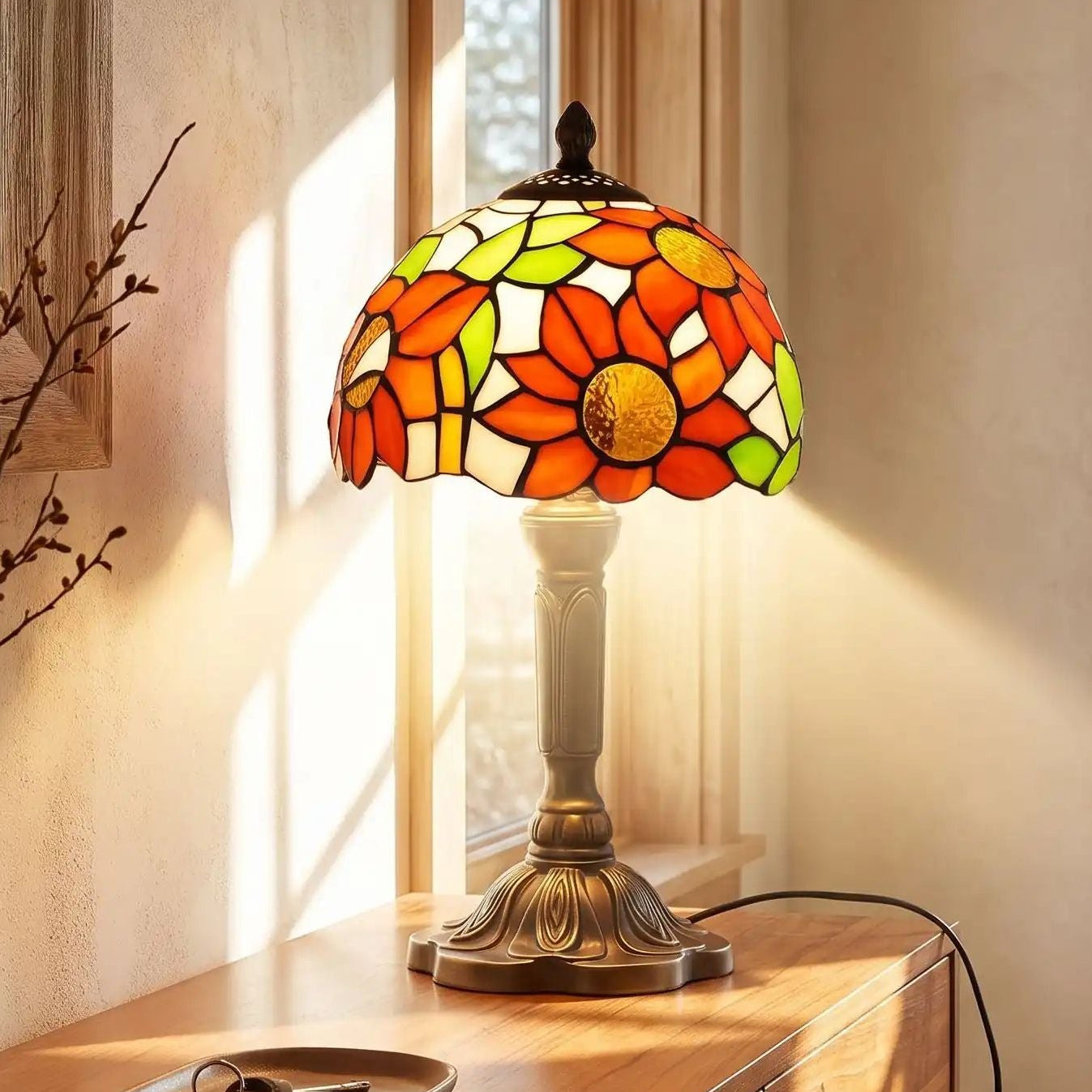 Lampes à poser rayon de soleil vu rapproche style tiffany vitrail fleurs soleil orange