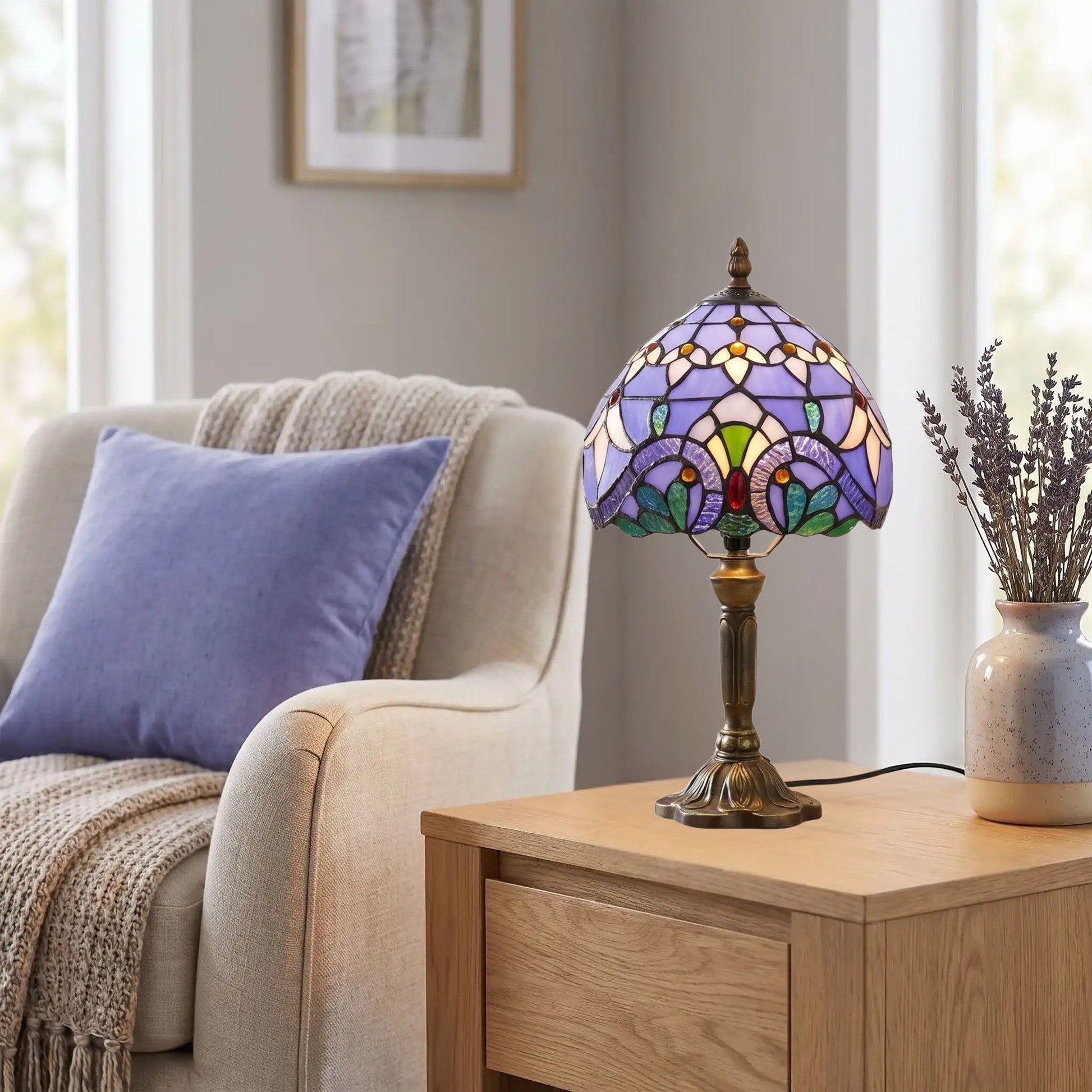Lampes à poser sejour style tiffany vitrail bleu aux motifs baroque