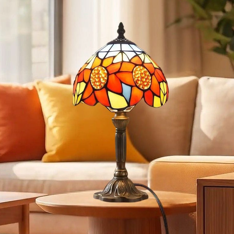 Lampes à poser sejour table ronde vu rapproche style tiffany aux motifs de tournesols colores
