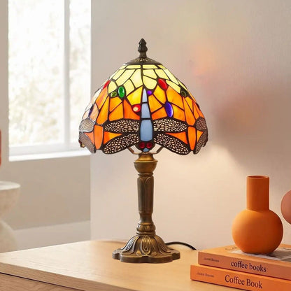 Lampes à poser sejour vu rapproche style tiffany vitrail orange avec motifs de libellules