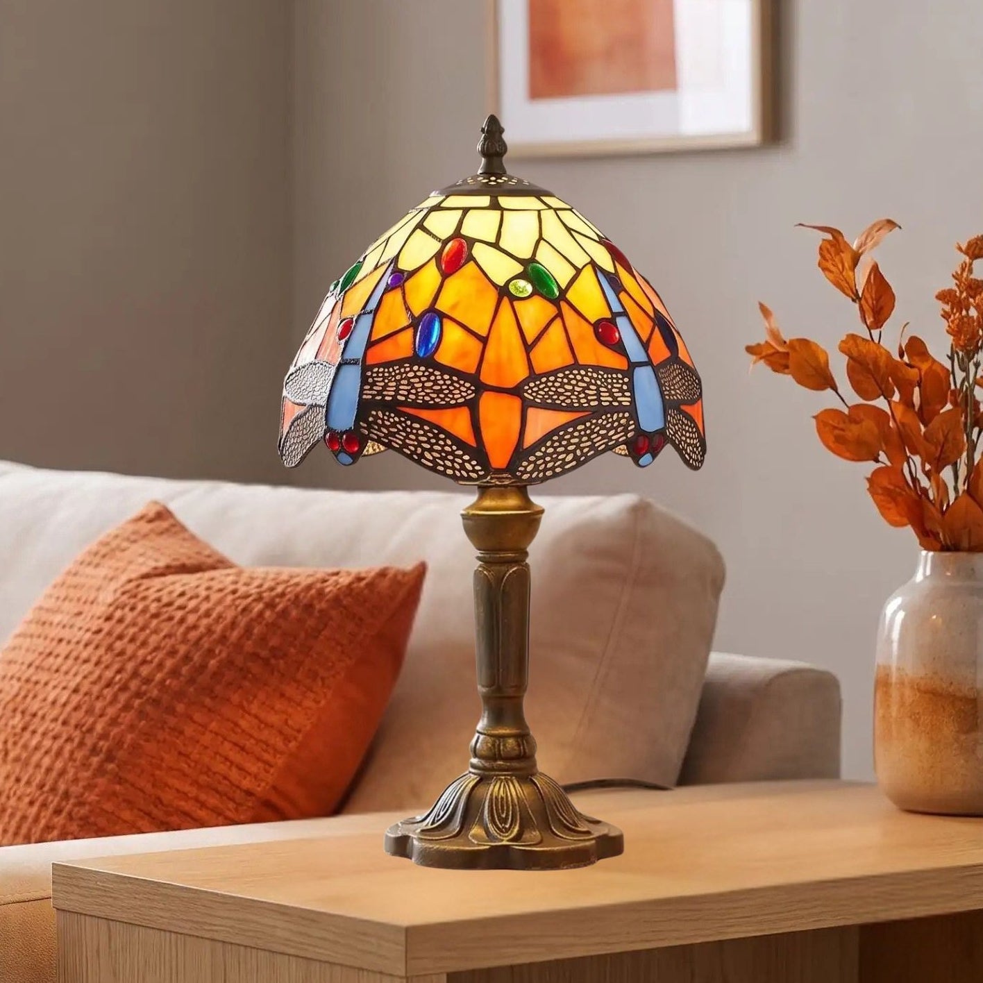 Lampes à poser table sejour vu rapproche style tiffany vitrail orange avec motifs de libellules