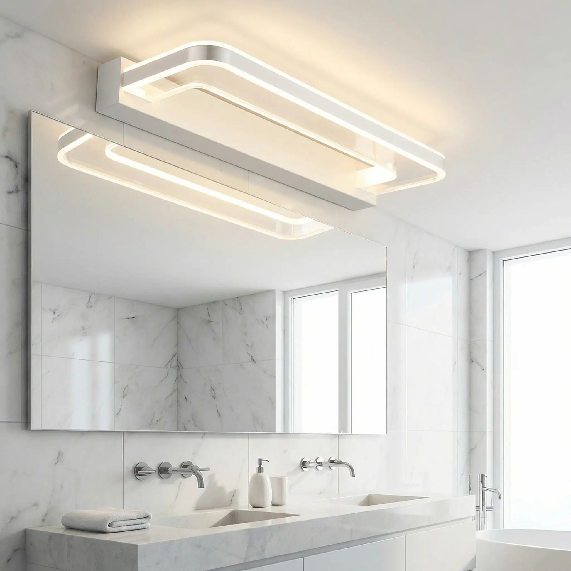 applique de salle de bain abat jour clair dessus miroir