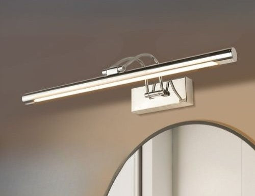 applique de salle de bain argent au dessus miroir rond