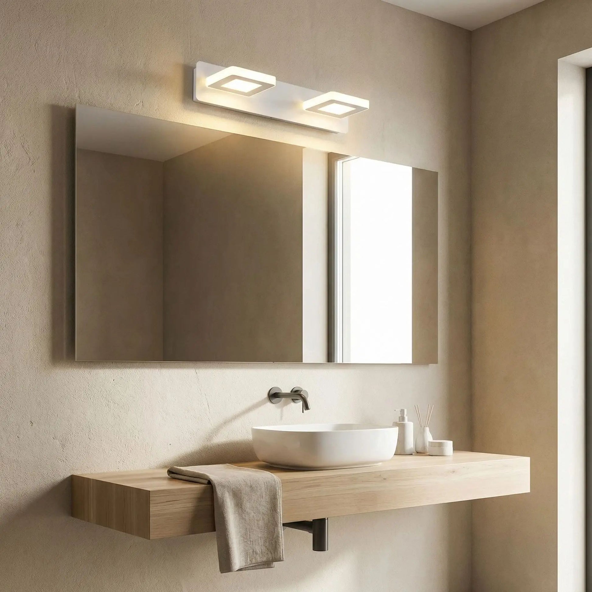applique de salle de bain couleur blanc 2 lumieres carre au dessus miroir rectangle