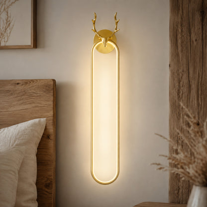 applique mural chambre doree pres lit cerf scandinave minimaliste