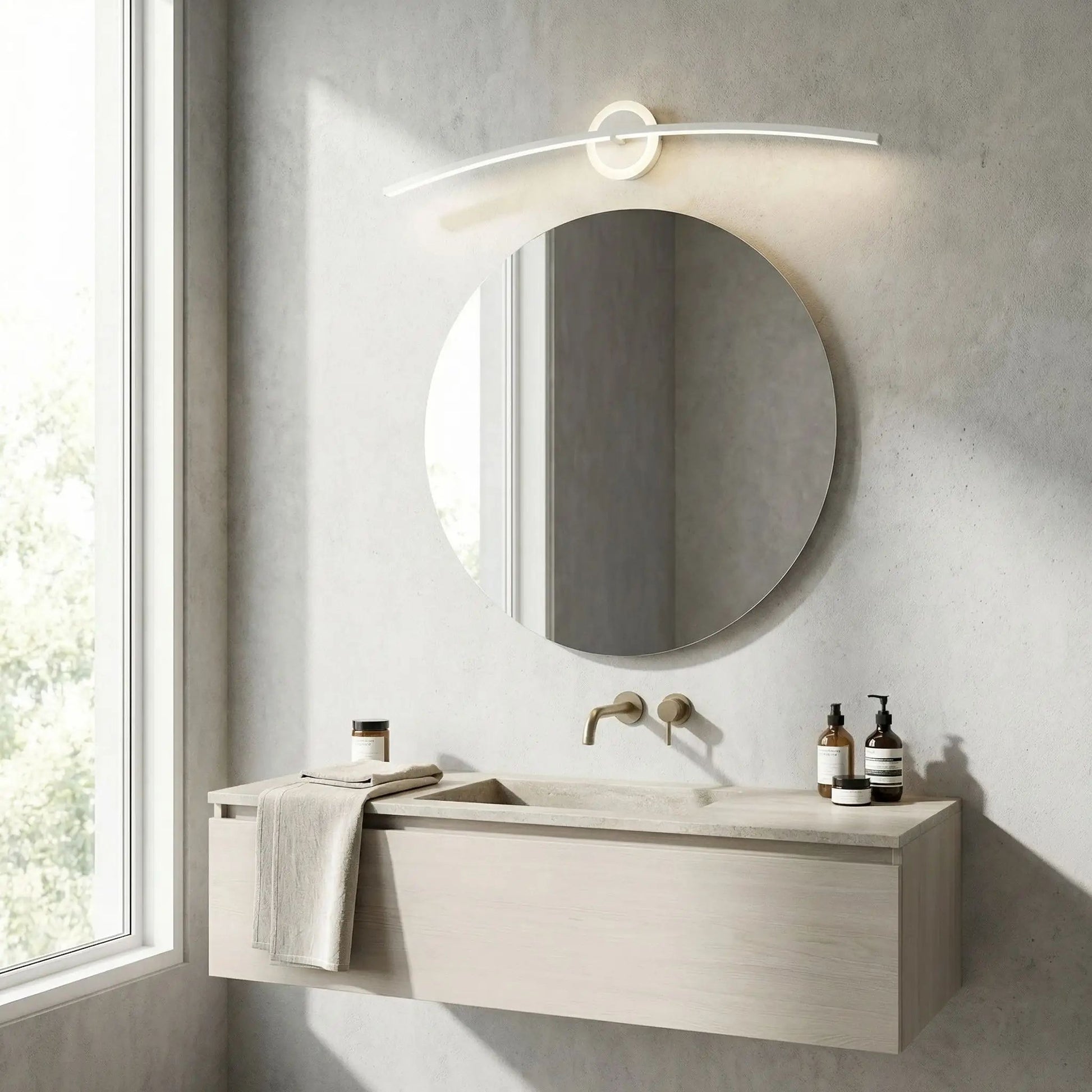 applique pour salle de bain couleur argent au dessus miroir rond led incurve moderne