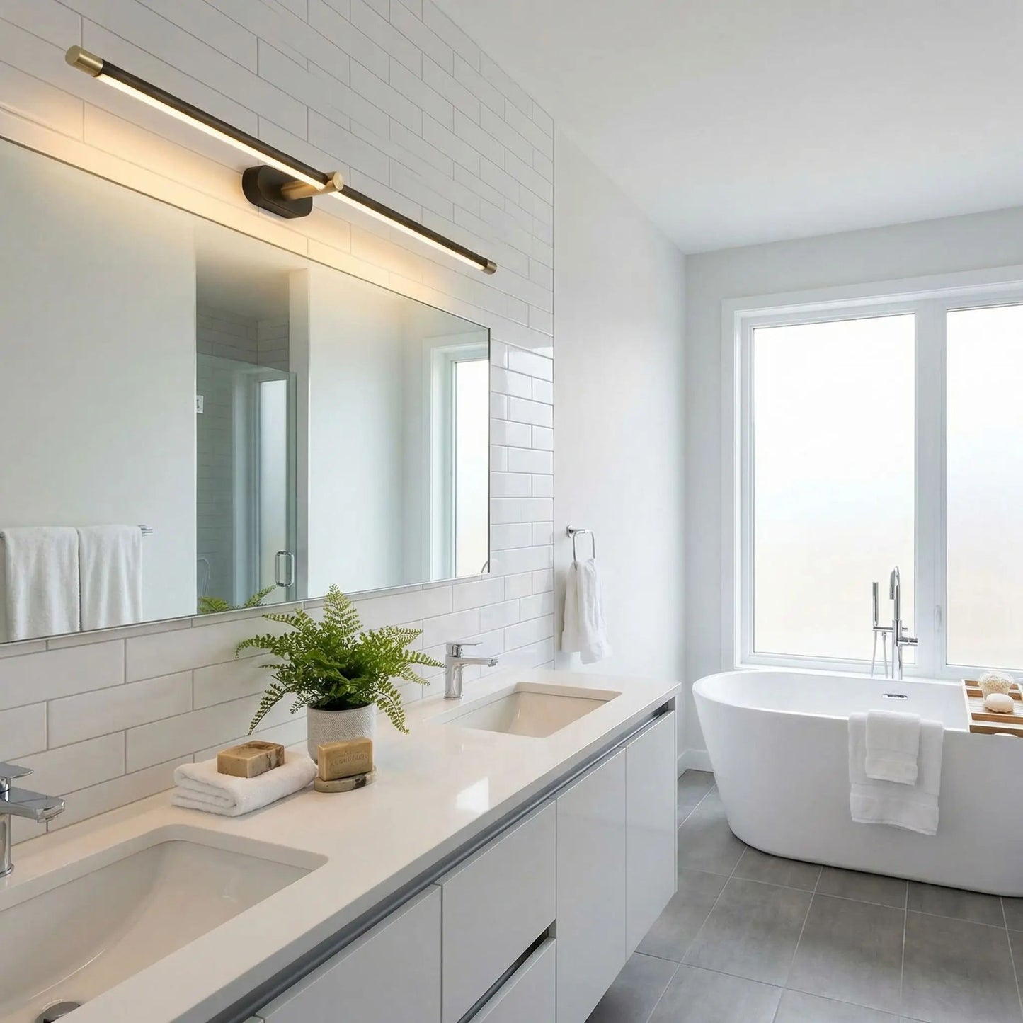 applique pour salle de bain couleur noir au dessus miroir scandinave