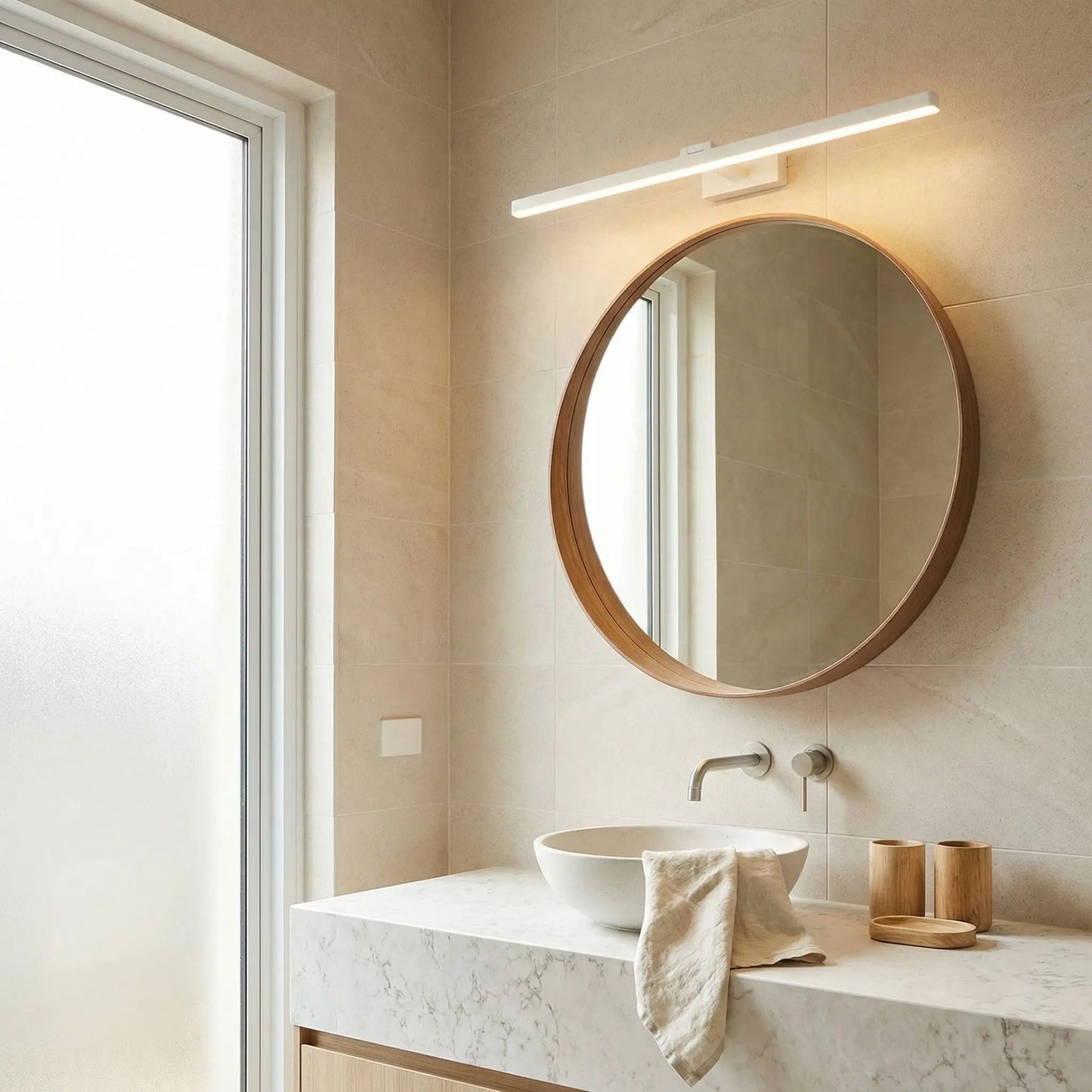 applique salle de bain couleur blanc au dessus miroir eclairage parfait