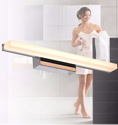 applique salle de bain femme profitant moment