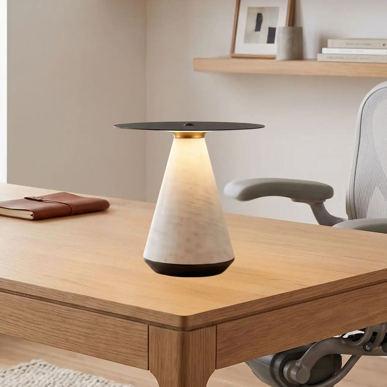 lampe a bureau avec tapis vu rapproche tactile rechargeable
