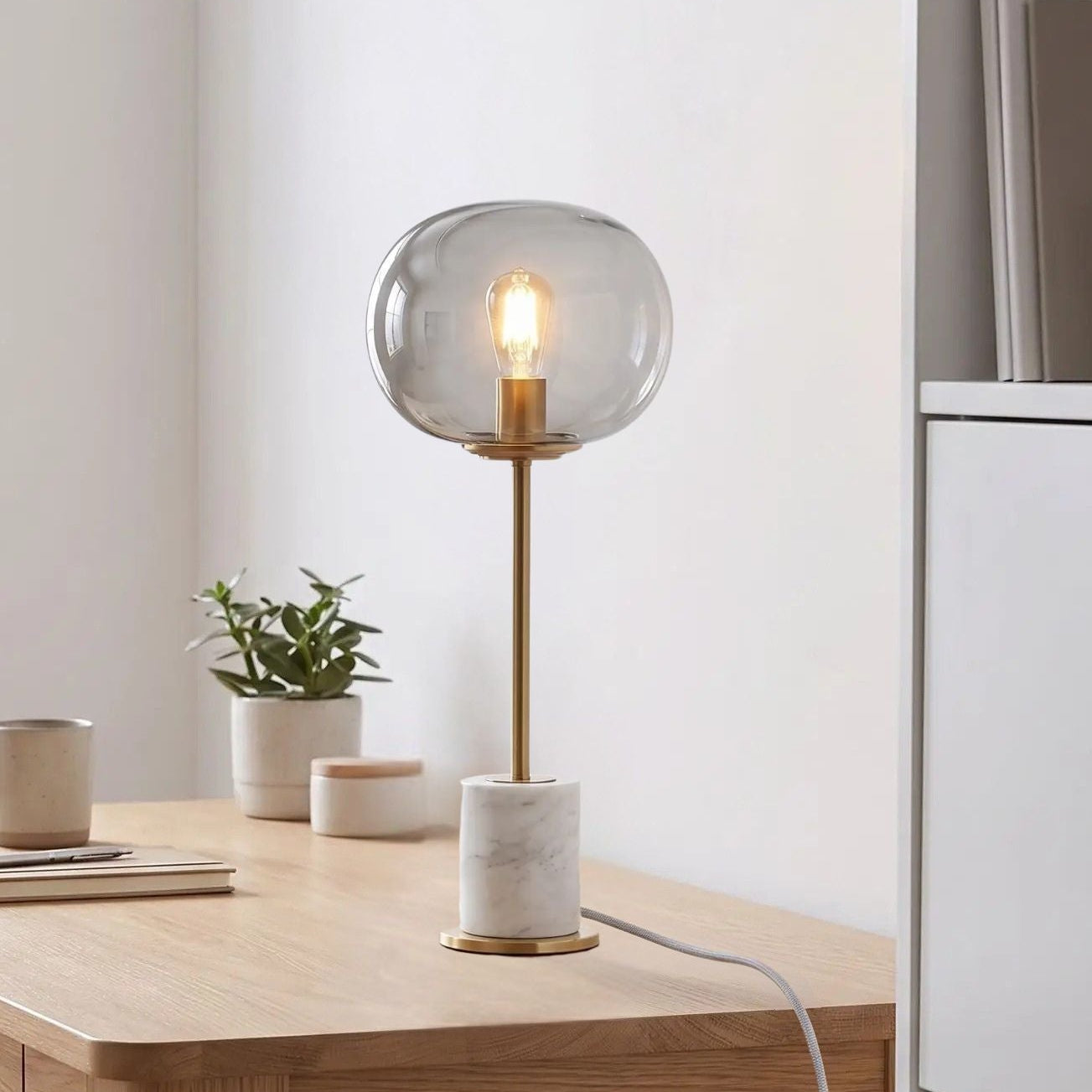 lampe a bureau blanc vu rapproche art deco marbre