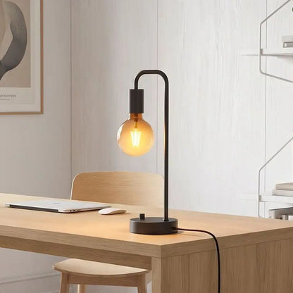lampe a bureau sur bureau vu rapproche industrielle intensite variable