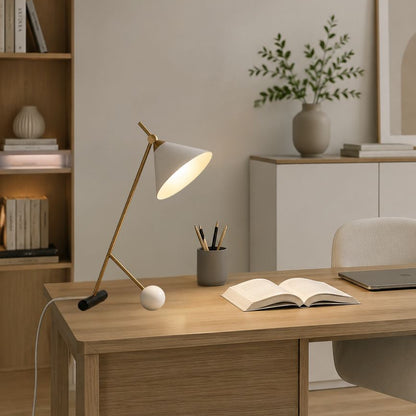 Lampe a bureau blanche vu rapproche equilibre art deco