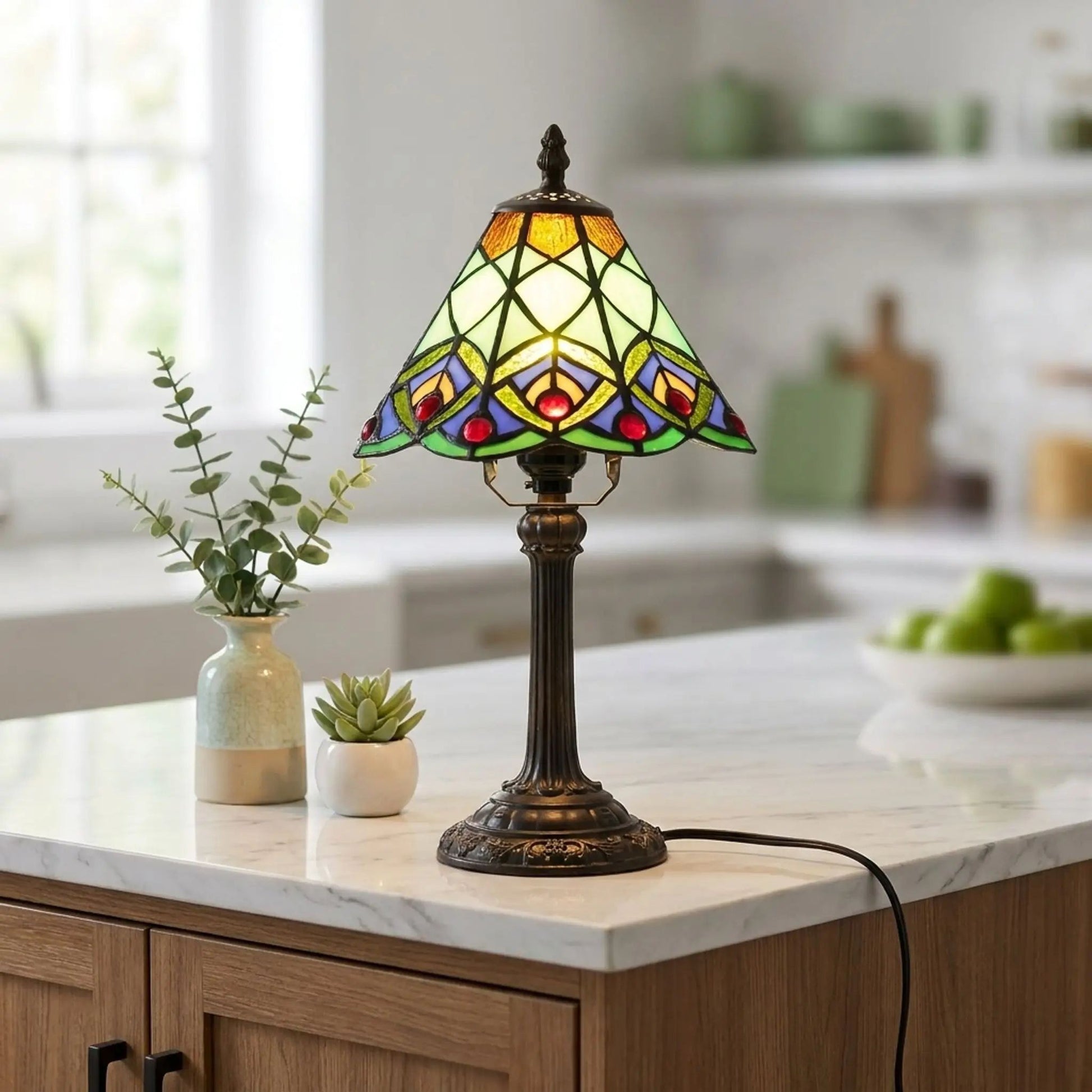 lampe a poser comptoir tiffany vert motif geometrique queue de paon