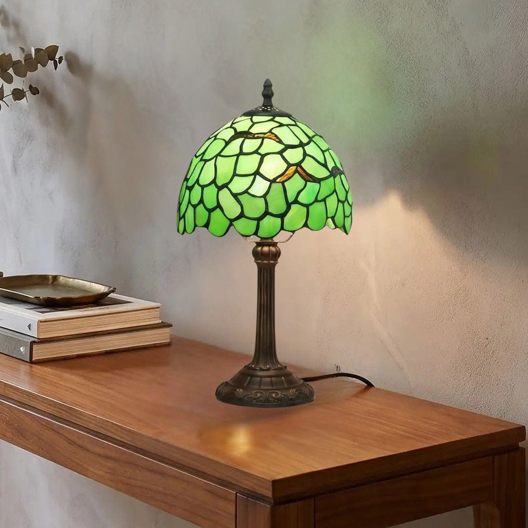 lampe a poser console avec miroir tiffany vu rapproche vert motif feuilles