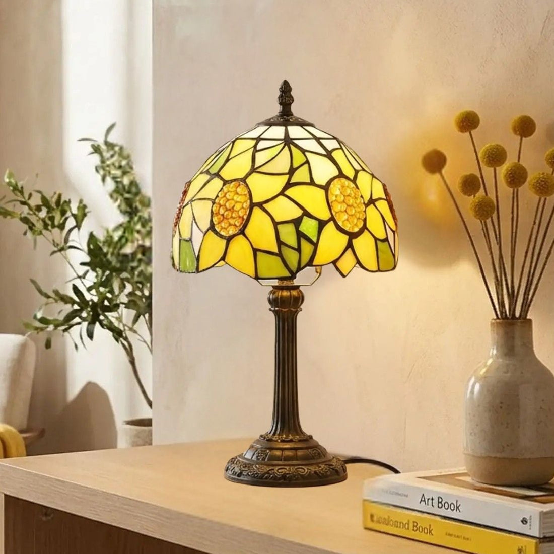 lampe a poser console sejour vu rapproche tiffany jaune tournesol