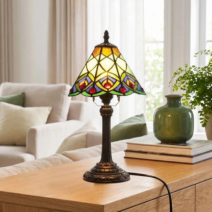 lampe a poser console sejour vu rapproche tiffany vert motif geometrique queue de paon