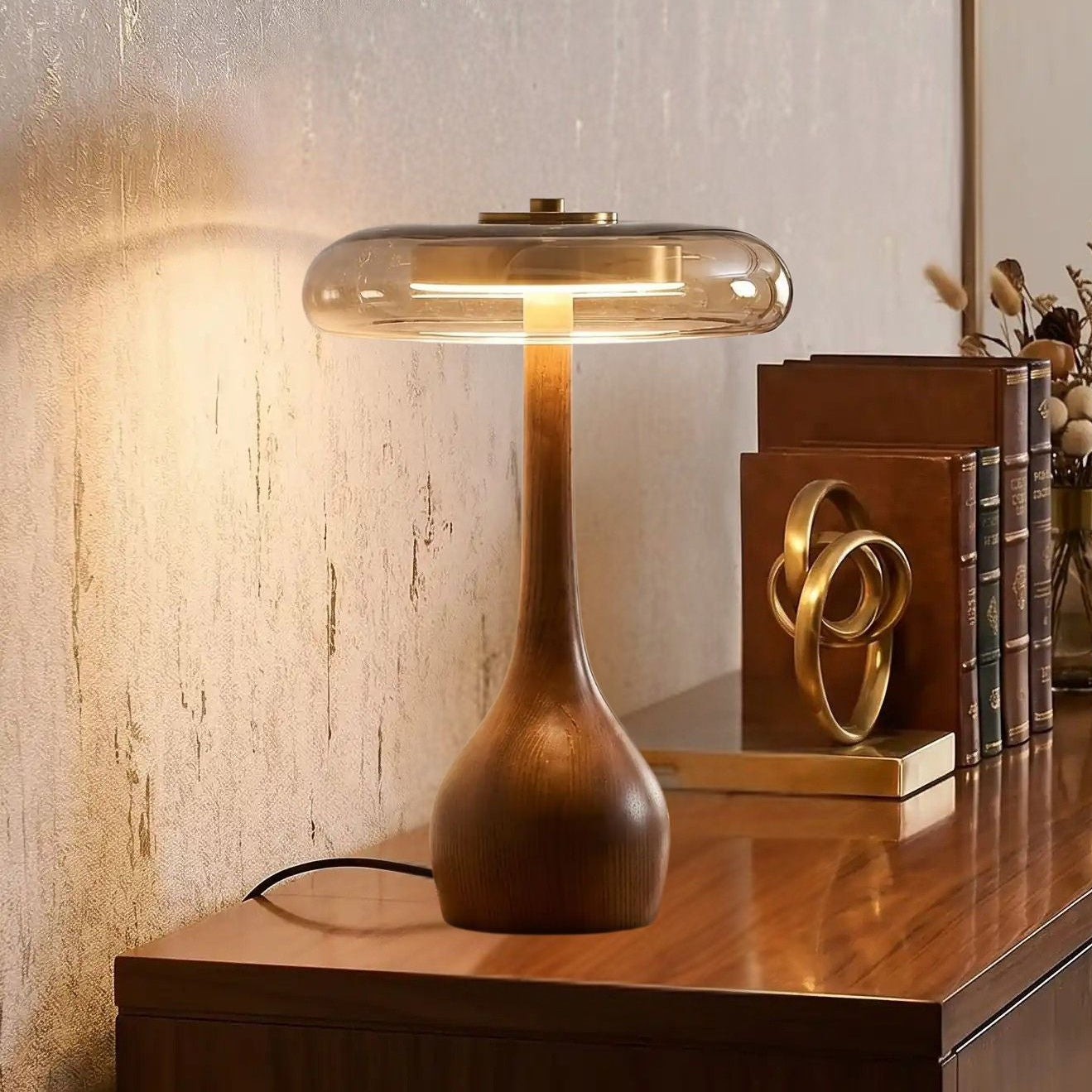 lampe a poser grande console sejour vu rapproche retro bois ambre