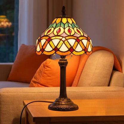 lampe a poser nuit vu rapproche tiffany motifs geometriques et floraux colores