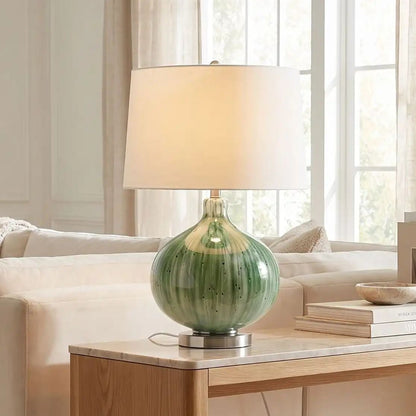 lampe à poser salon avec fenetre vu rapproche pumpkin green lava