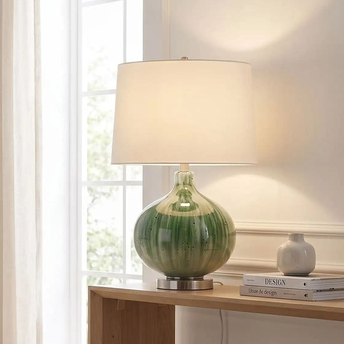 lampe à poser salon avec grande fenetre vu rapproche pumpkin green lava