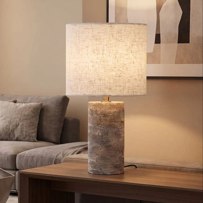 lampe à poser salon sejour vu rapproche roche de travertin naturelle