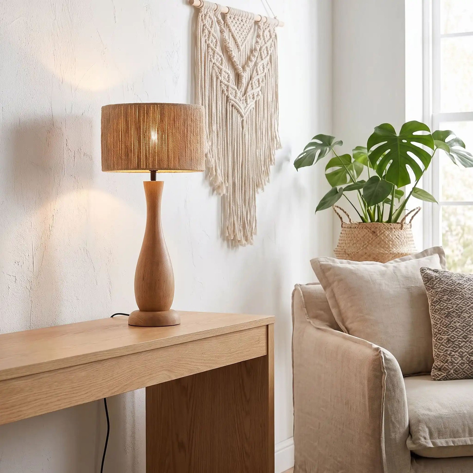 lampe à poser salon sur console scandinave bois massif et chanvre