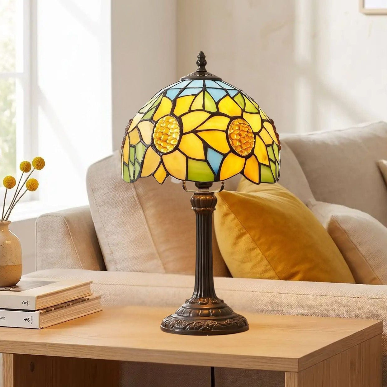 lampe a poser sejour avec canape vu rapproche tiffany tournesol ciel bleu