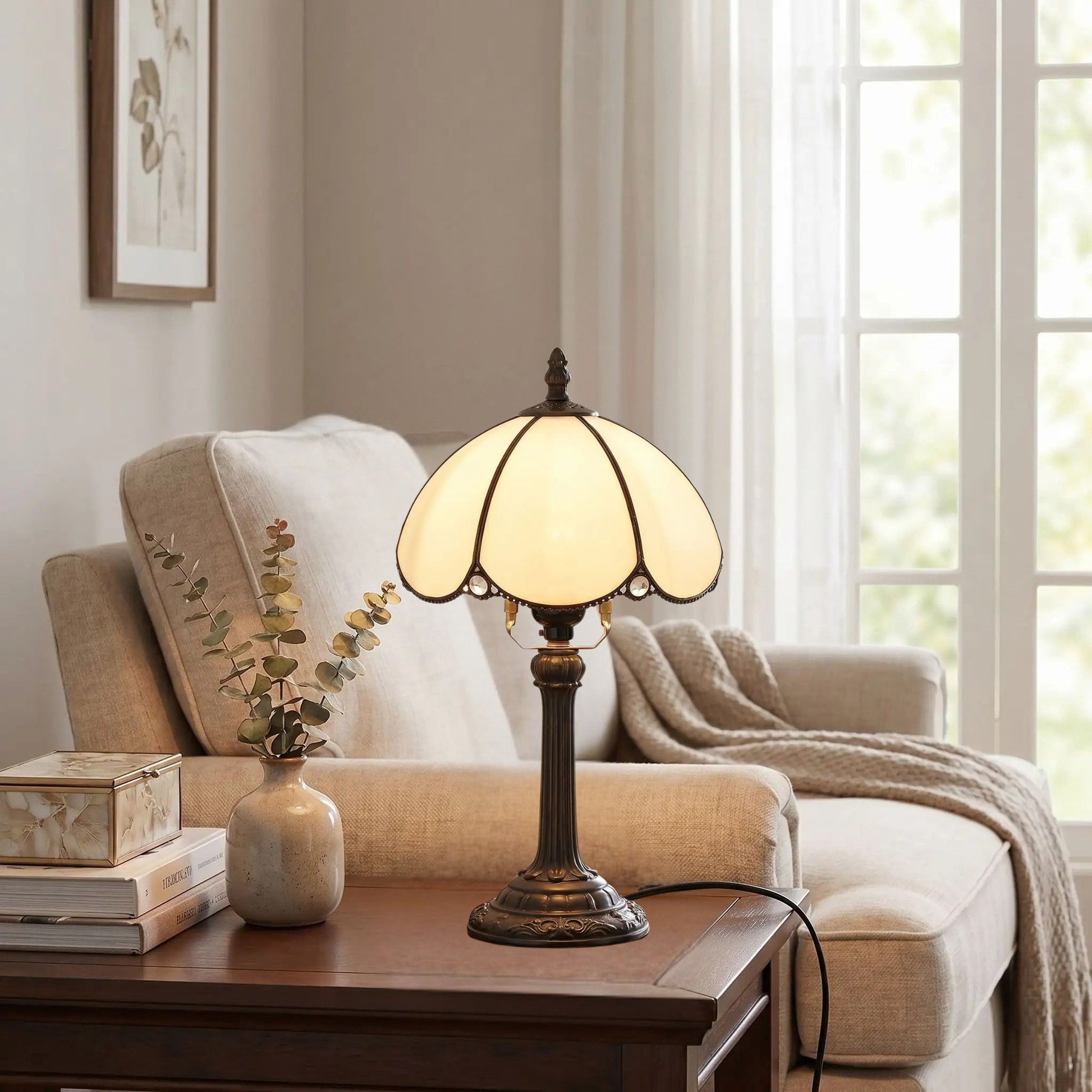 lampe a poser sejour avec fauteuil tiffany verre teinte blanc