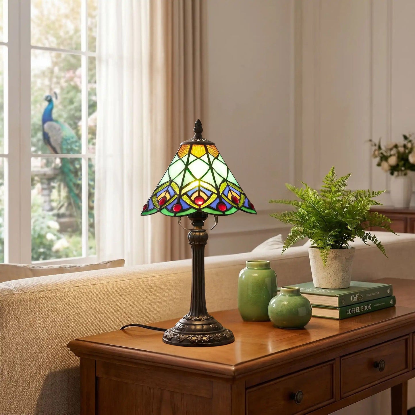lampe a poser sejour avec fenetre tiffany vert motif geometrique queue de paon