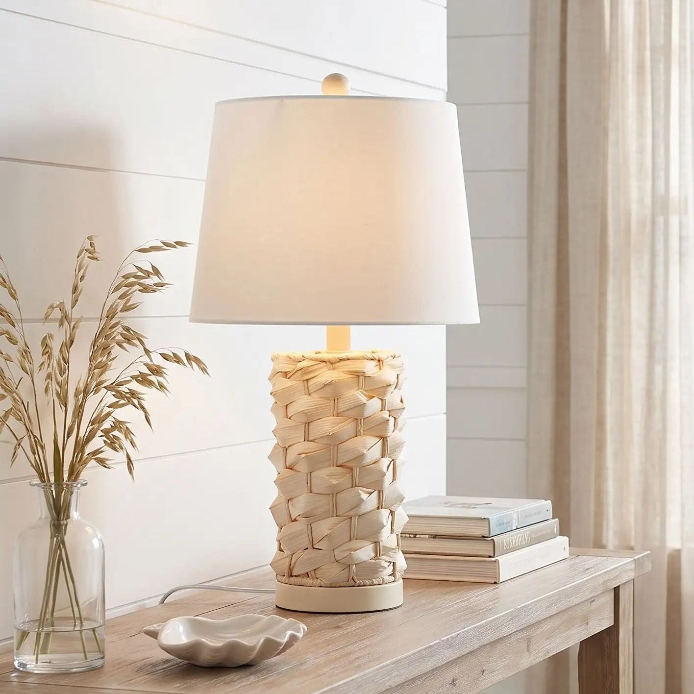 lampe à poser sejour avec fenetre vu rapproche coastal rotin naturel