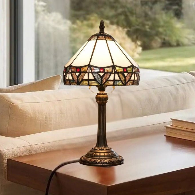 lampe a poser sejour avec fenetre vu rapproche tiffany blanche geometrique