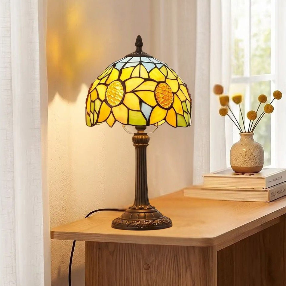 lampe a poser sejour avec fenetre vu rapproche tiffany tournesol ciel bleu
