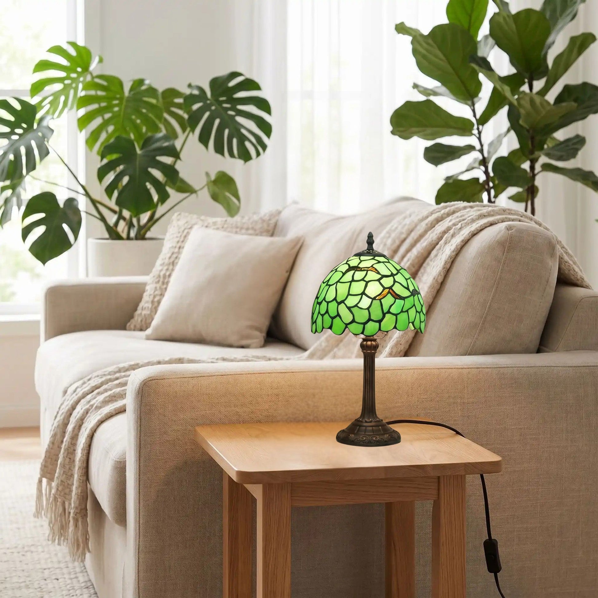 lampe a poser sejour avec plante tiffany vert motif feuilles