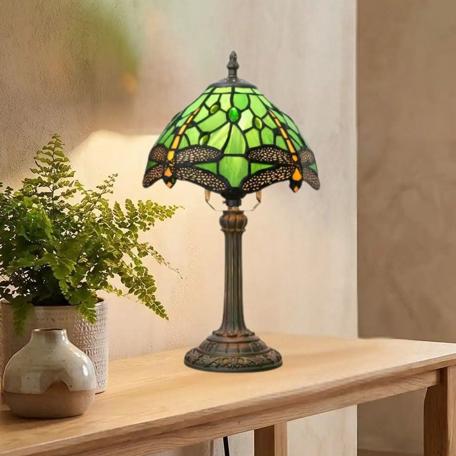 lampe a poser sejour avec plante vu rapproche tiffany libellule