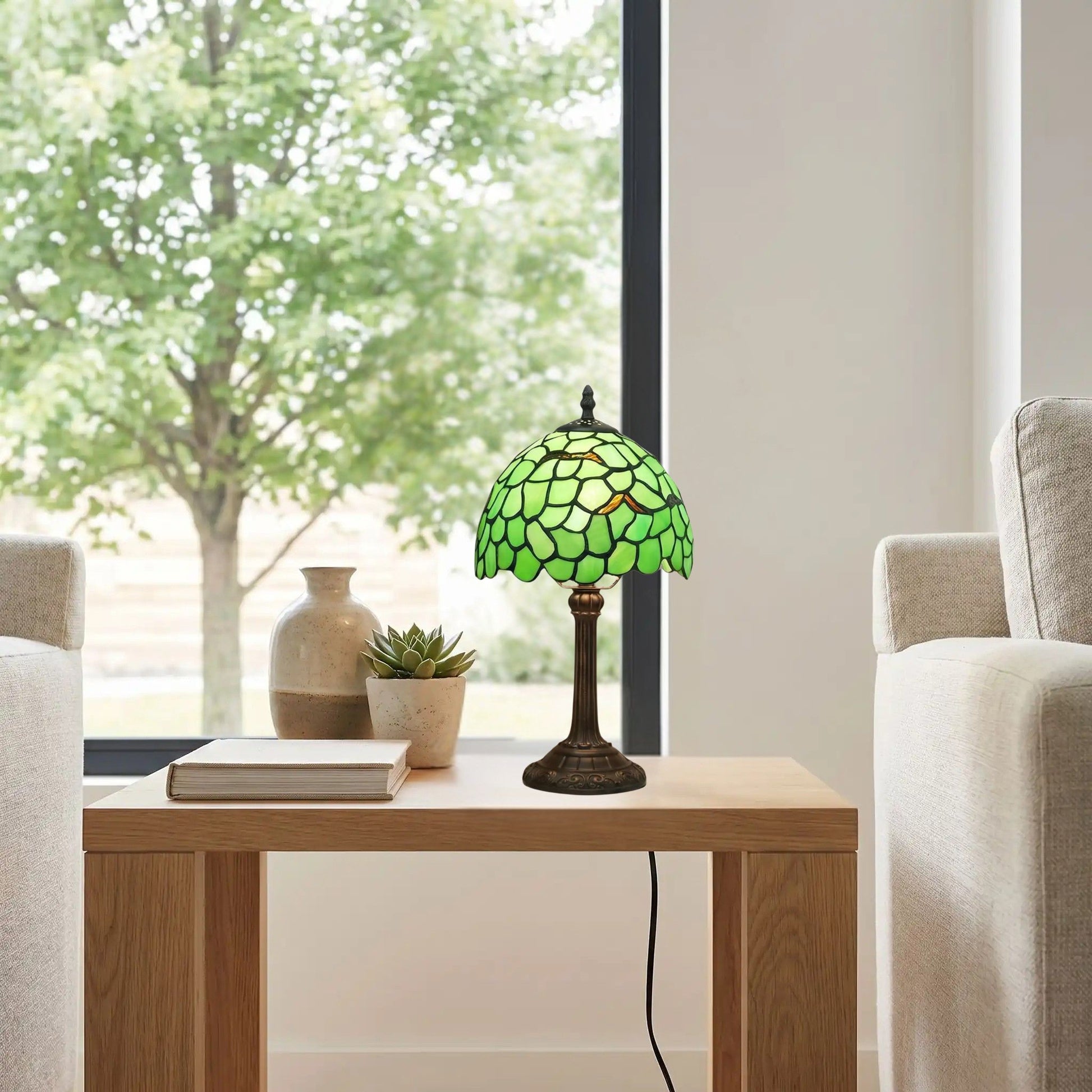 lampe a poser table sejour avec fenetre tiffany vert motif feuilles