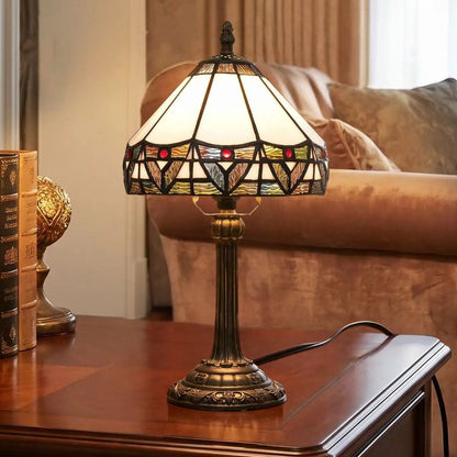 lampe a poser table sejour vu rapproche tiffany blanche geometrique