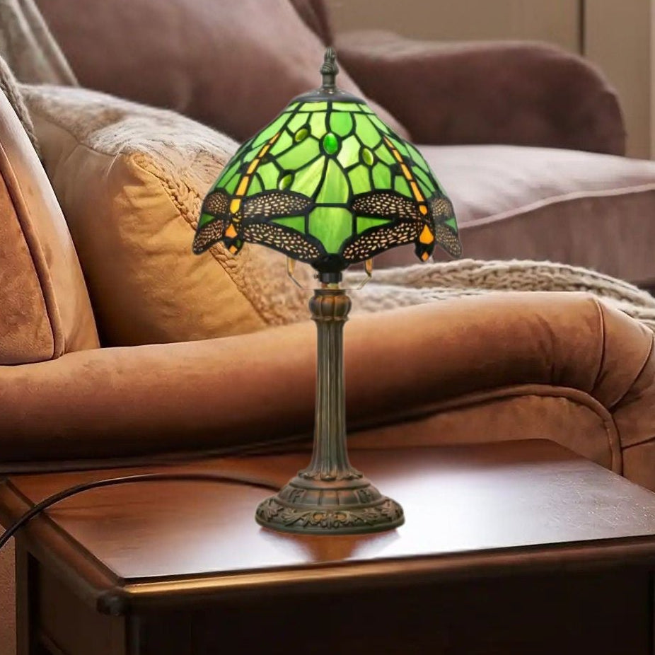 lampe a poser table sejour vu rapproche tiffany libellule