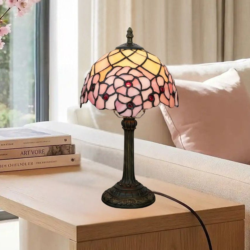 lampe a poser table sejour vu rapproche tiffany rose cerisier
