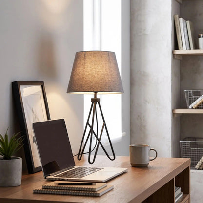 lampe bureau avec cadre industriel et elegance scandinave
