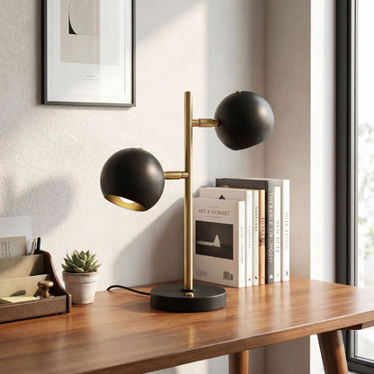 lampe bureau avec livres influence nordique