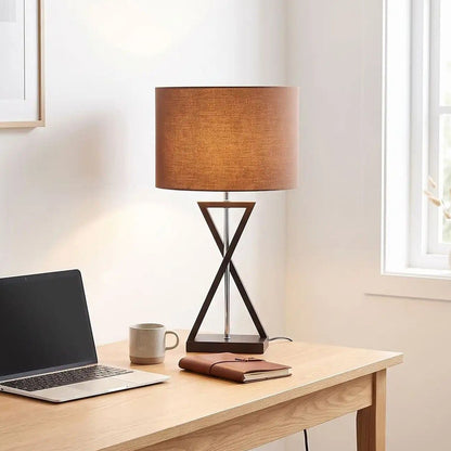 lampe bureau avec ordinateur vu rapproche elegance design contemporain