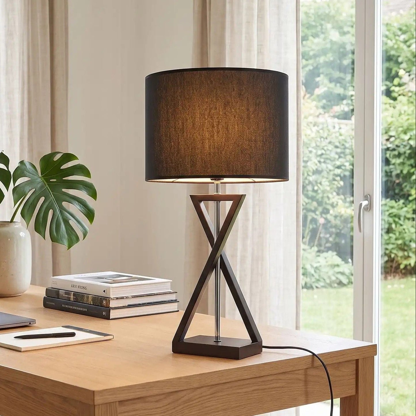 lampe bureau avec plante vu rapproche elegance design contemporain
