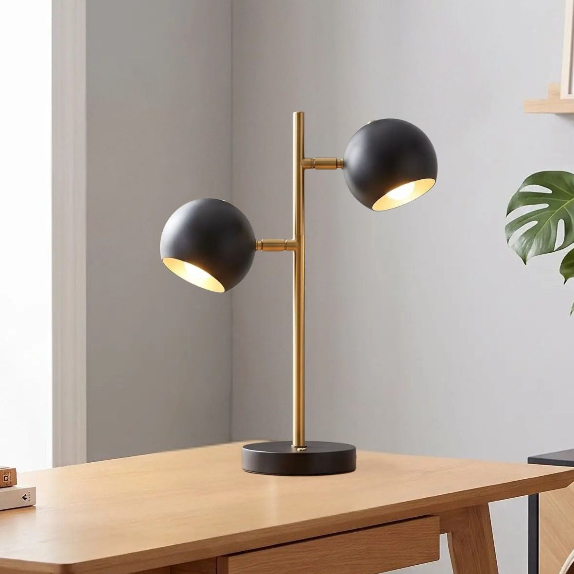 lampe bureau avec plante vu rapproche influence nordique