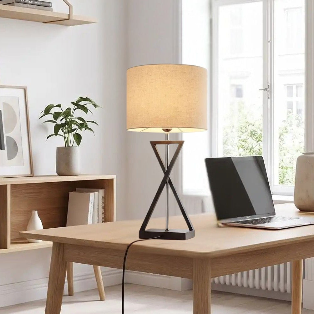 lampe bureau beige avec cadre vu rapproche elegance design contemporain