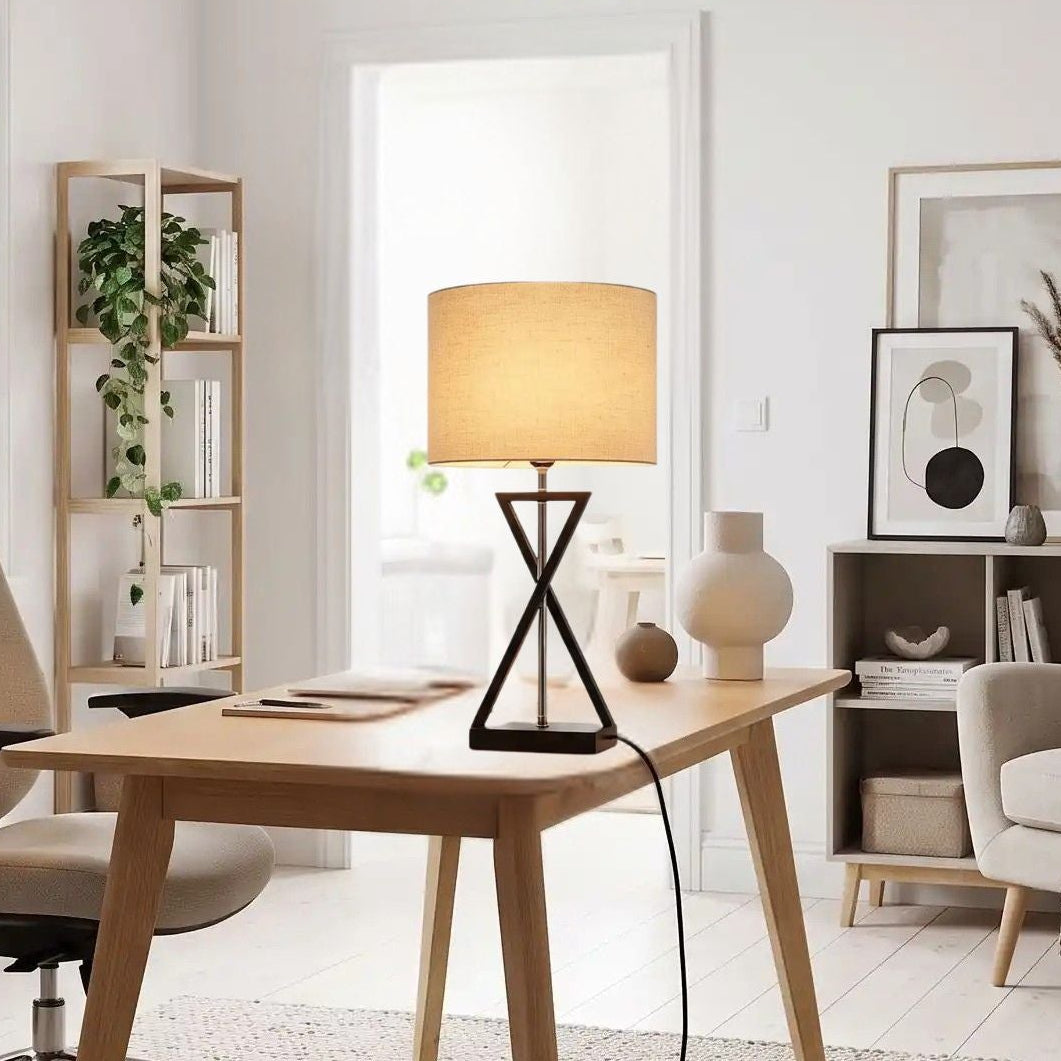 lampe bureau beige avec fauteuil vu rapproche elegance design contemporain
